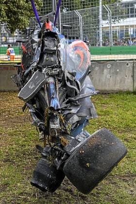 Formel 1, GP von Australien, Horror Crash von Alonso. Grand Prix of Australia race at Albert Park circuit. In this picture, Fernando Alonso crashes his car. xRUBIOx(RVxRACINGxPRESS)x  RV RACING PRESS