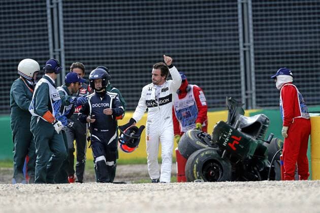 Formel 1, GP von Australien, Horror Crash von Alonso. Grand Prix of Australia race at Albert Park circuit. In this picture, Fernando Alonso crashes his car. xRUBIOx(RVxRACINGxPRESS)x  RV RACING PRESS