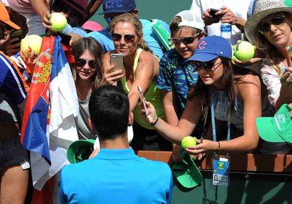 20 Mar. 2016: Novak Djokovic (SRB) signing autographs after Djokovic defeated Milos Raonic (CAN) 6-2, 6-0 to become the 2016 BNP Paribas Open Champion in a tournament played at the Indian Wells Tennis Garden in Indian Wells, CA. (Photo By John Cordes Icon Sportswire) TENNIS: MAR 20 BNP Paribas Open Icon506160320043 EDITORIAL USE ONLY