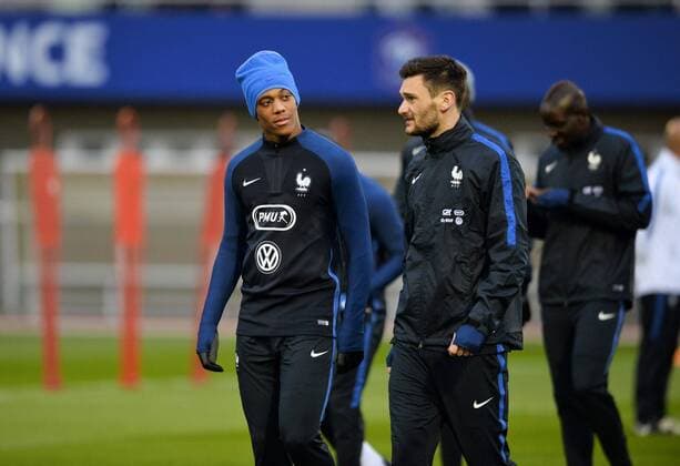 Anthony Martial (fra) - Hugo Lloris (fra) FOOTBALL : Training Nationalteam Frankreich - 21 03 2016 AnthonyBIBARD FEP Panoramic 