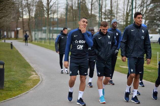 Dimitri Payet (fra) - Antoine Griezmann (fra) - Raphael Varane (fra) FOOTBALL : Training Nationalteam Frankreich - 21 03 2016 AnthonyBIBARD FEP Panoramic 