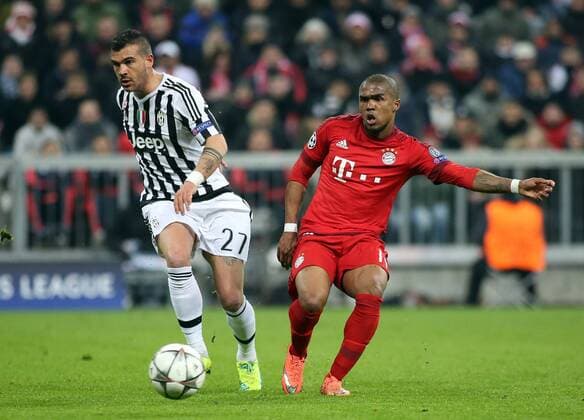 Fussball, Champions League, 2015 2016, Herren, Achtelfinale, Rückspiel, 16.03.2016, FC Bayern München - Juventus Turin 4-2, nach Verlängerung, v.l. Aktion, Zweikampf, Spielszene, action, Stefano Sturaro, Juventus Turin, Douglas Costa, FC Bayern München, xklausxschillingerx