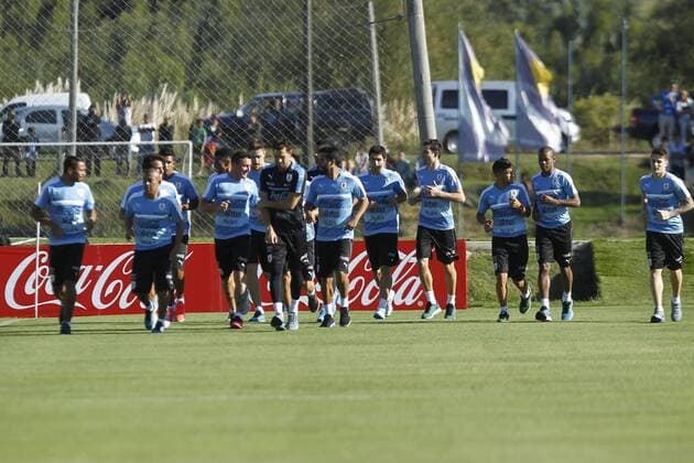 Uruguayan soccer players participates in a training session of the national team Nationalteam at Uruguay Celeste sports complex in Montevideo, Uruguay, 21 March 2016, where he arrived to meet his team prior to the Russia 2018 qualifying matches against Brazil and Peru. URGUAY NATIONAL TEAM TRAINING SESSION !ACHTUNG: NUR REDAKTIONELLE NUTZUNG!  MON003 20160321-635942004755211285