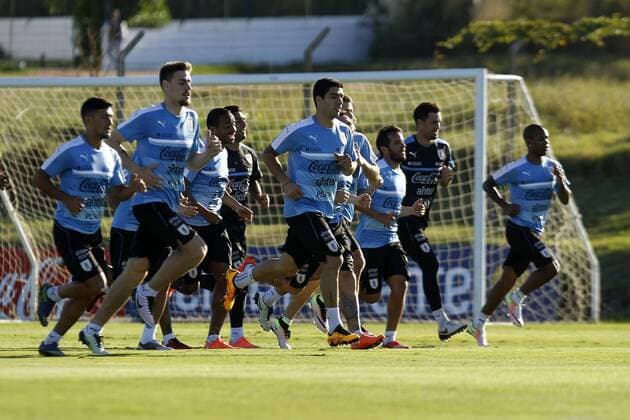 Uruguayan soccer players participates in a training session of the national team Nationalteam at Uruguay Celeste sports complex in Montevideo, Uruguay, 21 March 2016, where he arrived to meet his team prior to the Russia 2018 qualifying matches against Brazil and Peru. URGUAY NATIONAL TEAM TRAINING SESSION !ACHTUNG: NUR REDAKTIONELLE NUTZUNG!  MON004 20160321-635942011551351285