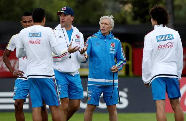 Fußball, Länderspiel, Training Nationalteam Kolumbien Colombia national soccer team coach Jose Pekerman (C) participates in a training session prior to the Russia 2018 qualifying matches before Bolivia and Ecuador in Bogota, Colombia, 21 March 2016. EFE Leonardo Munoz COLOMBIA NATIONAL SOCCER TEAM TRAINING SESSION !ACHTUNG: NUR REDAKTIONELLE NUTZUNG!  BOG007 20160322-635942088960715710