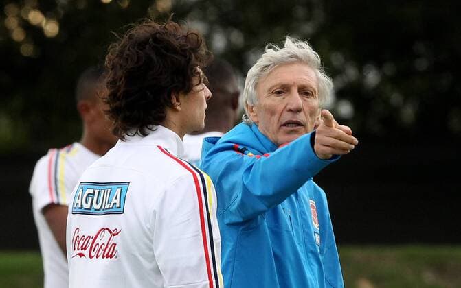 Fußball, Länderspiel, Training Nationalteam Kolumbien Colombia national soccer team coach Jose Pekerman (R) participates in a training session prior to the Russia 2018 qualifying matches before Bolivia and Ecuador in Bogota, Colombia, 21 March 2016. EFE Leonardo Munoz COLOMBIA NATIONAL SOCCER TEAM TRAINING SESSION !ACHTUNG: NUR REDAKTIONELLE NUTZUNG!  BOG008 20160322-635942088969763594