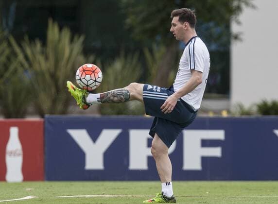 Fußball, Länderspiel, Training Nationalteam Argentinien Lionel Messi of Argentina, takes part in a training session at the campus of the Argentina Football Association (AFA) in the city of Ezeiza, Argentina, on March 21, 2016. Argentina will face Chile on March 24 in a qualifier match for 2018 FIFA World Cup WM Weltmeisterschaft Fussball Russia. Martin Zabala) (vf) (sp) (SP)ARGENTINA-EZEIZA-SOCCER national team Nationalteam e MARTINxZABALA 