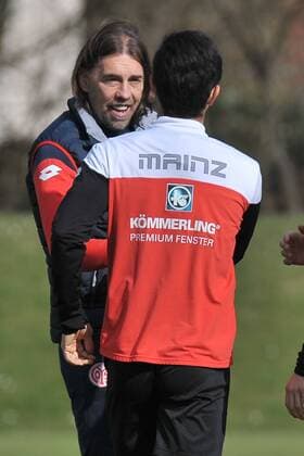 22.03.2016, xTKx, Fussball 1.Bundesliga, FSV MAINZ 05 Training, emspor, v.l. Trainer Martin Schmidt (Mainz 05) , Yoshinori Muto (Mainz 05) ,