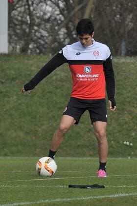 22.03.2016, xTKx, Fussball 1.Bundesliga, FSV MAINZ 05 Training, emspor, v.l. Yoshinori Muto (Mainz 05) ,