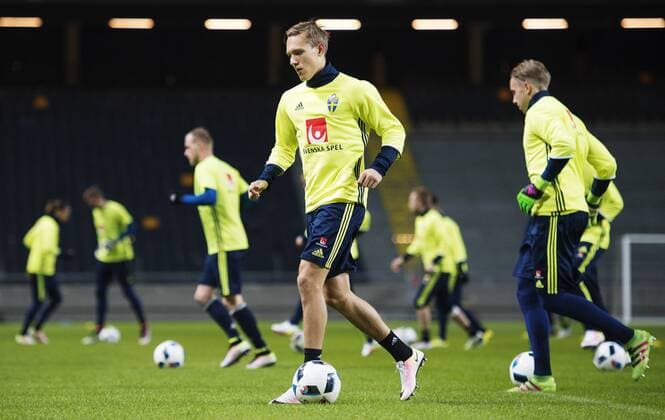 160322 Ludwig Augustinsson - Training Nationalteam Schweden, 22 März 2016 in Stockholm.  Copyright: JOELxMARKLUND BB160322JM016