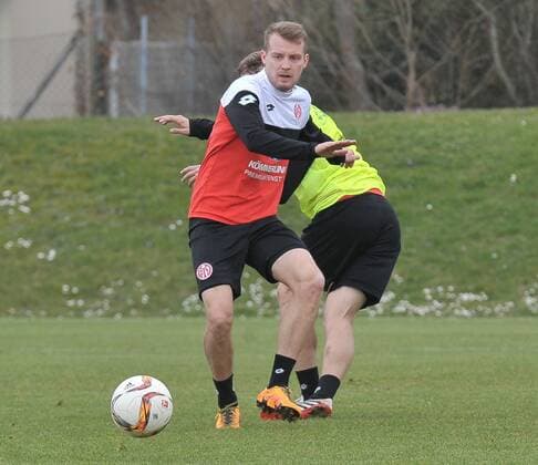 22.03.2016, xTKx, Fussball 1.Bundesliga, FSV MAINZ 05 Training, emspor, v.l. Daniel Brosinski (Mainz 05) ,