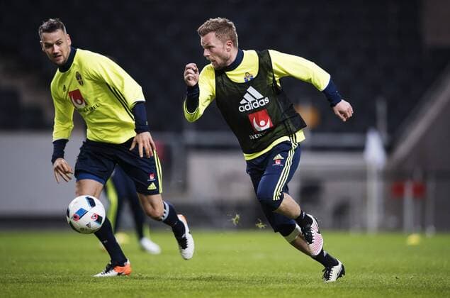160322 Alexander Milosevic och Sebastian Larsson - Training Nationalteam Schweden, 22 März 2016 in Stockholm.  Copyright: JOELxMARKLUND BB160322JM045