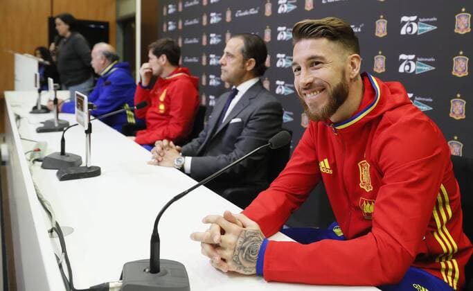 Spain s National soccer team player Sergio Ramos smiles during a promotional event held at Las Rozas sports complex in the outside of Madrid, Spain, 22 March 2016. Spanish National soccer team players attend promotional event !ACHTUNG: NUR REDAKTIONELLE NUTZUNG!  GRA220 20160322-635942531872601829