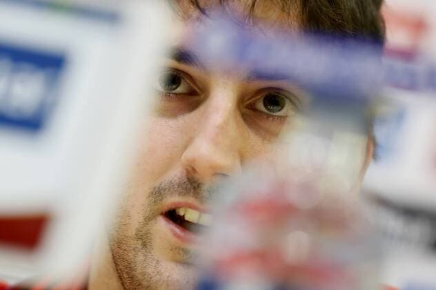 Spain s National soccer team player Mikel San Jose speaks during a press conference PK Pressekonferenz held at Las Rozas sports complex in the outside of Madrid, Spain, 22 March 2016. Spain will play two friendly matches against Italy on 24 March 2016 and against Romania on 27 March. Spain s press conference !ACHTUNG: NUR REDAKTIONELLE NUTZUNG!  GRA220 20160322-635942532590513829