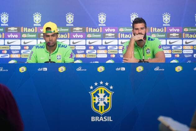 Fußball, Douglas Costa - PK Nationalteam Brasilien Treino Sele??o Brasileira de Futebol TERES?POLIS, RJ - 03 22 2016: TRAINING SOCCER BRAZILIAN SELECTION - Goalkeeper Alisson and the Half Douglas Costa told a news of the Brazilian national football team in Comary Granja, which is preparing for the games the World Cup round of 2018 against Uruguay and Paraguay. (Photo: Celso Pupo FotoArena)  CelsoxPupo