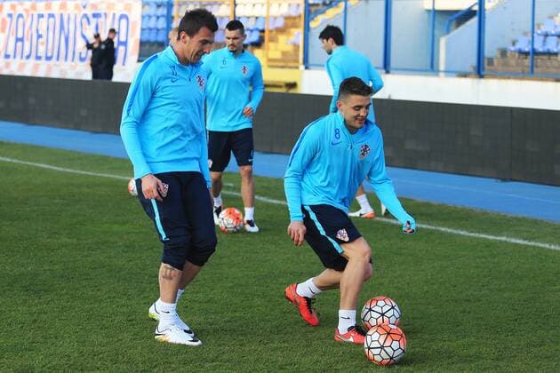 Fußball, Training Nationalteam Kroatien Training session of Croatia Football team ahead of their friendly match against Israel 22.03.2016., Osijek, Croatia - Croatian national football team held a training session on stadium Gradski vrt (City Garden). Croatia will play a friendly match against Israel in Osijek on 23 March 2016. Mario Mandzukic, Mateo Kovacic.  DavorxJavorovic PIXSELL