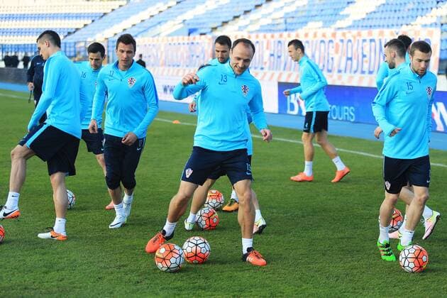 Fußball, Training Nationalteam Kroatien Training session of Croatia Football team ahead of their friendly match against Israel 22.03.2016., Osijek, Croatia - Croatian national football team held a training session on stadium Gradski vrt (City Garden). Croatia will play a friendly match against Israel in Osijek on 23 March 2016. Mario Mandzukic, Gordon Schildenfeld, Domagoj Antolic.  DavorxJavorovic PIXSELL