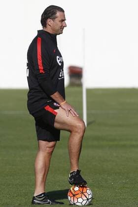 Fußball, Training Nationalteam Chile Chilean national soccer team coach Juan Antonio Pizzi participates in a training session at Juan Pinto Duran sports complex in Santiago de Chile, Chile, 22 March 2016, where they prepare for the Russia 2018 World Cup qualifying matches against Argentina and Venezuela. CHILEAN SOCCER national team Nationalteam TRAINING SESSION !ACHTUNG: NUR REDAKTIONELLE NUTZUNG!  SAN006 20160322-635942705602235063