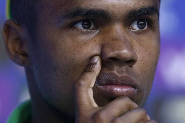 Fußball, Douglas Costa - PK Nationalteam Brasilien Brazilian national soccer team goalkeeper Douglas Costa takes part in a presser at La Granja Comary training center in Teresopolis, Rio de Janeiro, Brazil, 22 March 2016. The team will face Uruguay and Paraguay for the Russia 2018 World Cup qualifying matches. EFE Marcelo Sayao BRAZIL NATIONAL SOCCER TEAM PRESSER !ACHTUNG: NUR REDAKTIONELLE NUTZUNG!  TER003 20160322-635942724489369063
