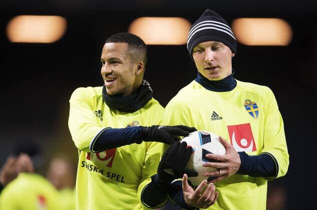 160322 Martin Olsson och Kim Källström under Sveriges fotbollslandslags träning den 22 mars 2016 i Stockholm.  Copyright: JOELxMARKLUND BB160322JM065