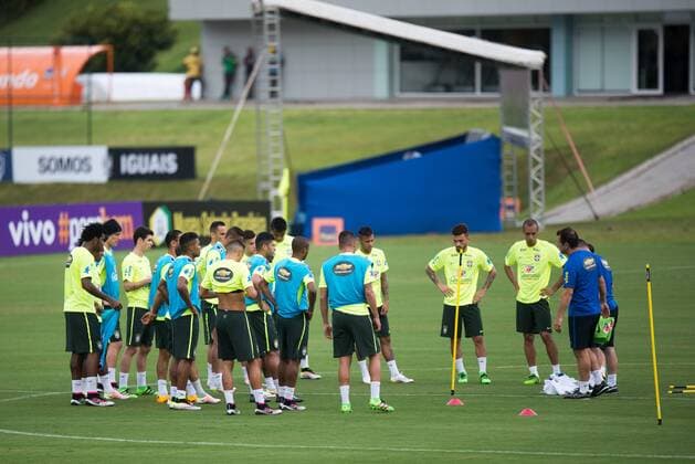 Treino Sele??o Brasileira de Futebol TERES?POLIS, RJ - 22 03 2016: TRAINING SELECTION SOCCER BRAZIL - Brazilian Soccer Team training at Granja Comary preparing for the games the World Cup round of 2018 against Uruguay and Paraguay. (Photo: Celso Pupo FotoArena)  CelsoxPupo