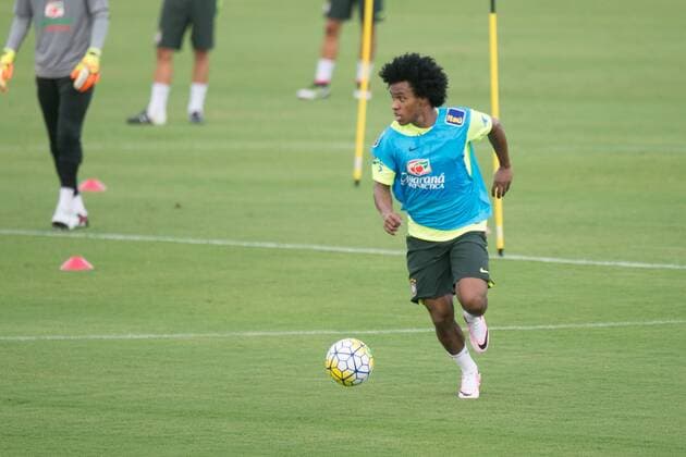 Treino Sele??o Brasileira de Futebol TERES?POLIS, RJ - 03 22 2016: TRAINING SELECTION SOCCER BRAZIL - Willian during training Brazilian national football team in Comary Granja preparing for the games the World Cup round of 2018 against Uruguay and Paraguay. (Photo: Celso Pupo FotoArena)  CelsoxPupo