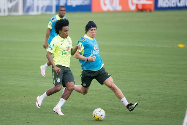 Treino Sele??o Brasileira de Futebol TERES?POLIS, RJ - 03 22 2016: TRAINING SOCCER BRAZILIAN SELECTION - Willian and David Luis during training Brazilian national football team in Comary Granja preparing for the games the World Cup round of 2018. (Photo: Celso Pupo FotoArena)  CelsoxPupo