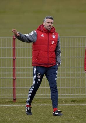 22.03.2016, Fussball 1.Bundesliga 2015 2016, FC Bayern München, Training an der Säbenerstrasse. Danny Schwarz (U16-Jugend-Trainer FC Bayern) gibt Anweisungen. 
