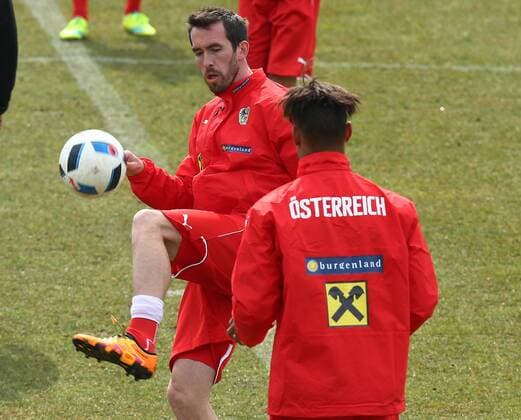 Fußball, Training Nationalteam Österreich SOCCER - AUT vs ALB, test match, preview STEGERSBACH,AUSTRIA,23.MAR.16 - SOCCER - OEFB international match Länderspiel Austria vs Albania, friendly match, preview, training team AUT. Image shows Christian Fuchs and Rubin Okotie (AUT). GEPAxpictures xChristianxOrt