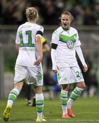 Jubel nach dem Tor zum 3-0: Alexandra POPP und Torschuetzin Caroline GRAHAM HANSEN (vl beideVfL) Fussball Frauen international: UEFA Championsleague Saison 2015 2016, Viertelfinale Hinspiel: VfL Wolfsburg - ACF Brescia Femminile im AOK Stadion in Wolfsburg, Deutschland am 23.03.2016,