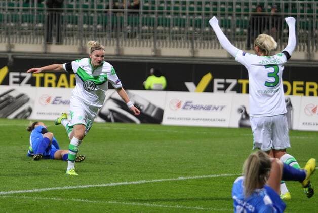 WOLFSBURG Wolfsburg vs Brescia, CL Frauen Wolfsburg, Deutschland. 23.03.2016, FUßBALL - VfL Wolfsburg vs ACF Brescia Femminile, viertelfinal, UEFA Frauen Champions League, Saison 2015 16. Bild zeigt: Alexandra Popp (VfL Wolfsburg) jubelt nach ihrem Tor zum 2:0