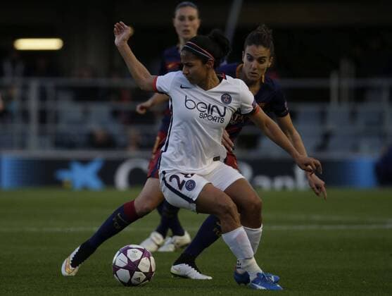 FC Barcelona Barca s Melanie Serrano (R) and Paris Saint Germain s Shirley Cruz fight for the ball during a Champions League quarter final first leg match held at Mini Estadi stadium in Barcelona, Catalonia, Spain, 23 March 2016. FC BARCELONA VS PARIS SAINT GERMAIN !ACHTUNG: NUR REDAKTIONELLE NUTZUNG!  BAR003 20160323-635943598001217197