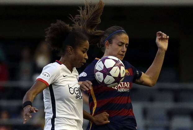FC Barcelona Barca s Alexia Putellas (R) and Paris Saint Germain s Laura Georges fight for the ball during a Champions League quarter final first leg match held at Mini Estadi stadium in Barcelona, Catalonia, Spain, 23 March 2016. FC BARCELONA VS PARIS SAINT GERMAIN !ACHTUNG: NUR REDAKTIONELLE NUTZUNG!  BAR004 20160323-635943598637356651