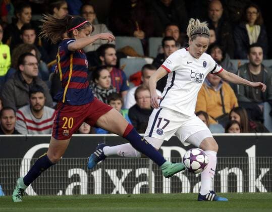 FC Barcelona Barca s Olga Garcia (L) and Paris Saint Germain s Lisa Dahlkvist fight for the ball during a Champions League quarter final first leg match held at Mini Estadi stadium in Barcelona, Catalonia, Spain, 23 March 2016. FC BARCELONA VS PARIS SAINT GERMAIN !ACHTUNG: NUR REDAKTIONELLE NUTZUNG!  BAR005 20160323-635943598748735653