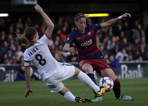 FC Barcelona Barca s Olga Garcia (R) and Paris Saint Germain s Erika fight for the ball during a Champions League quarter final first leg match held at Mini Estadi stadium in Barcelona, Catalonia, Spain, 23 March 2016. FC BARCELONA VS PARIS SAINT GERMAIN !ACHTUNG: NUR REDAKTIONELLE NUTZUNG!  BAR006 20160323-635943599379727338