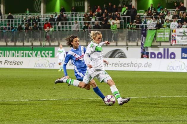Fußball, UWCL, VfL Wolfsburg - Brescia CF; Lara Dickenmann (Wolfsburg, 21) Torschuss. xtgx