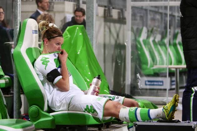 Fußball, UWCL, VfL Wolfsburg - Brescia CF; Alexandra Popp (Alex Popp, Wolfsburg, 11) angeschlagen, verletzt, erschöpft. xtgx