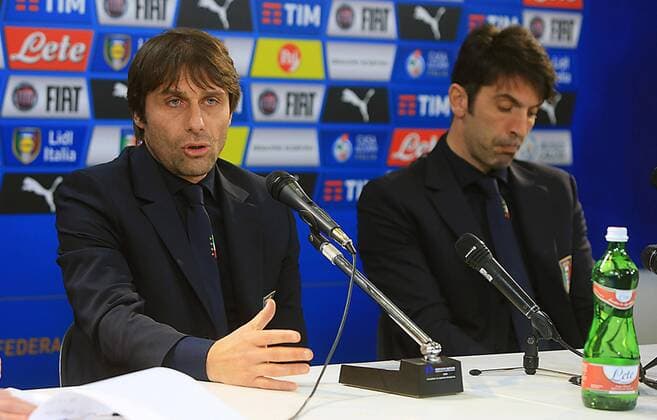 Fußball, PK Nationalteam Italien in Udine Italian national soccer team goalkeeper and captain Gianluigi Buffon (R) and coach Antonio Conte deliver a presser at the Friuli stadium in Udine, Itlay, 23 March 2016, where theam will face Spain tomorrow during a firendly match. ITALY NATIONAL SOCCER TEAM PRESSER !ACHTUNG: NUR REDAKTIONELLE NUTZUNG!  UDI011 20160323-635943666396580127
