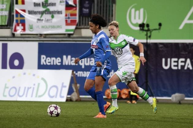 Fußball, UWCL, VfL Wolfsburg - Brescia CF; v.l. Sara Gama (Brescia, 13) gegen Alexandra Popp (Alex Popp, Wolfsburg, 11). xtgx