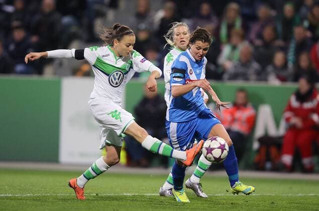 Bilder des Tages SPORT v.l. Joelle Wedemeyer (VfL Wolfsburg), Cristiana Gireli (ACF Brescia)