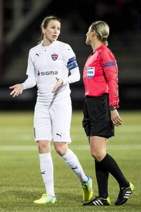 Fußball, Damen, Champions League, FC Rosengard - 1. FFC Frankfurt 160323 Emma Berglund Domare Cristina Dorcioman Fußball, Damen, Champions League FC Rosengard vs 1. FFC Frankfurt in Malmö.  Copyright: PETTERxARVIDSON BB160323PA089
