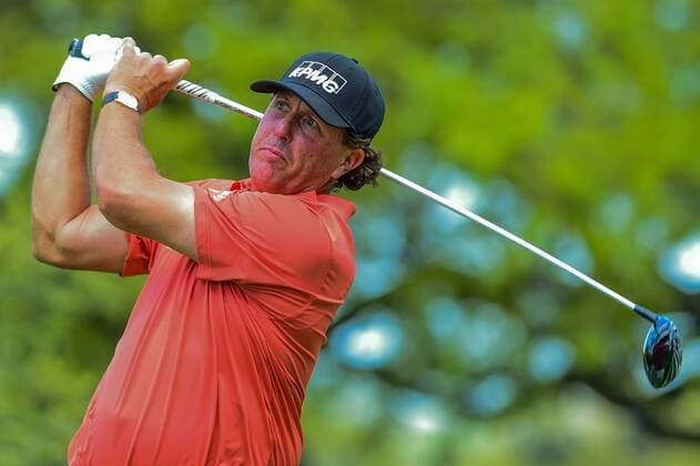 World Golf Championship in Austin 23 MAR 2016: Phil Mickelson watches his tee shot on number 8 during the World Golf Championships - Dell Match Play Round 1 at the Austin Country Club Austin, Texas. (Photo by Ken Murray Icon Sportswire) GOLF: MAR 23 PGA Golf Herren - World Golf Championships-Dell Match Play - Round 1 Icon1603231038 EDITORIAL USE ONLY