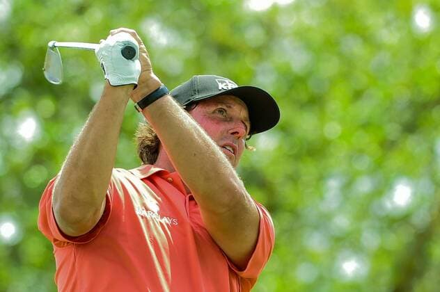 World Golf Championship in Austin 23 MAR 2016: Phil Mickelson watches his tee shot on the pa three number 7 during the World Golf Championships - Dell Match Play Round 1 at the Austin Country Club Austin, Texas. (Photo by Ken Murray Icon Sportswire) GOLF: MAR 23 PGA Golf Herren - World Golf Championships-Dell Match Play - Round 1 Icon1603231035 EDITORIAL USE ONLY