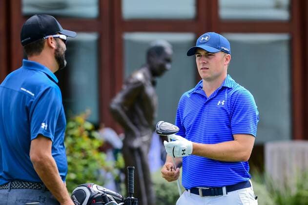 World Golf Championship in Austin 23 MAR 2016: Jordan Spieth talks to caddy Michael Greller on the driving range prior to the World Golf Championships - Dell Match Play Round 1 at the Austin Country Club Austin, Texas. (Photo by Ken Murray Icon Sportswire) GOLF: MAR 23 PGA Golf Herren - World Golf Championships-Dell Match Play - Round 1 Icon1603231017 EDITORIAL USE ONLY