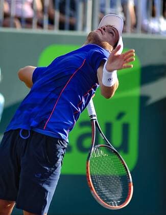 Argentinian tennis player Diego Schwartzman returns the ball to Canadian Vasek Pospisil during a Miami Tennis Open match held at Cayo Vizcaino, Miami, FL, United States, 23 March 2016. DIEGO SCHWARTZMAN VS. VASEK POPSIL !ACHTUNG: NUR REDAKTIONELLE NUTZUNG!  MIA014 20160324-635943794199125500