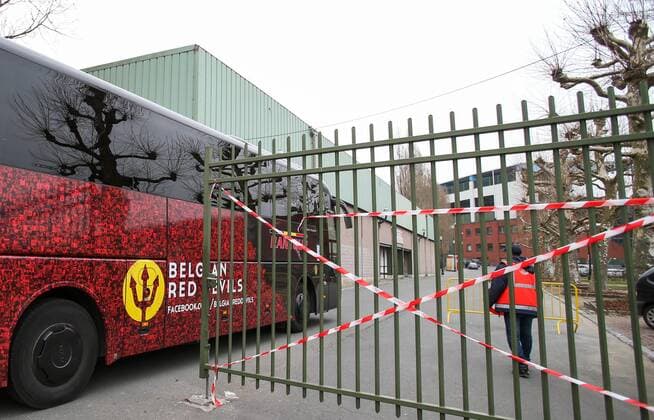 Fußball, Nationalteam Belgien Ankunft zum Training The Red Devils arrive in the team bus for a training session of the Belgian national soccer team Red Devils, Thursday 24 March 2016 in Brussels. The Red Devils will play a friendly game in and against Portugal on 29 March, the match was moved due to safety concerns after the Brussels terrorists attacks. The game is a preparation for the upcoming Euro2016. VIRGINIExLEFOUR  x04819602x