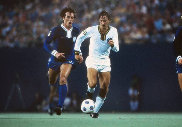 Football - New York Cosmos 2 World All Stars XI 2 30 08 1978 Johan Cruyff of the Cosmos during the game in Giants Stadium, New York ---- - All Stars and Brazil 