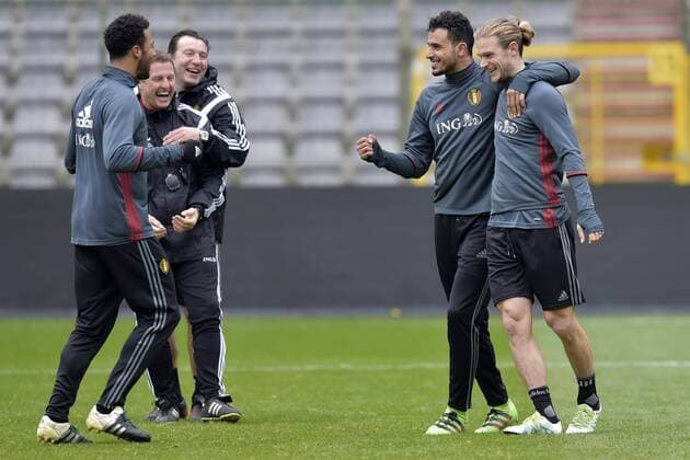 Fußball, Training Nationalteam Belgien Dembele Moussa midfielder of Belgium, Borkelmans Vital ass coach of Belgian Team, Wilmots Marc head coach of Belgian Team, Chadli Nacer midfielder of Belgium and Gillet Guillaume midfielder of Belgium FOOTBALL : Belgique - Entrainement - UEFA EURO EM Europameisterschaft Fussball 2016 - Amical - 24 03 2016 PhotoNews Panoramic 