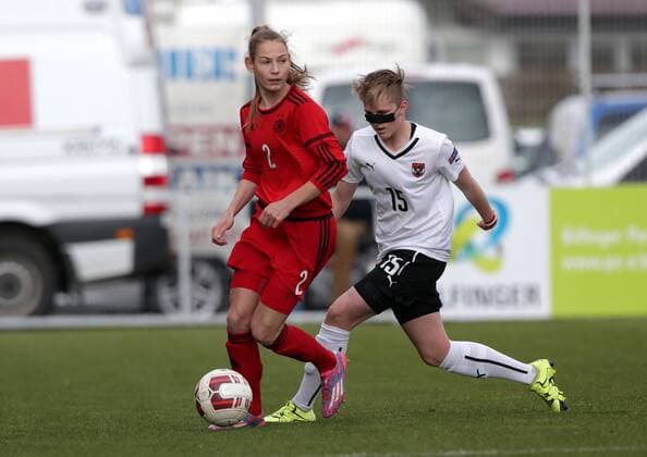 SOCCER - UEFA U17 U 17 EURO quali women, AUT vs GER ROHRENDORF,AUSTRIA,24.MAR.16 - WOMEN SOCCER - UEFA Women s Under-17 championship, qualification, Elite round, OEFB international match Länderspiel Austria vs Germany. Image shows Sarai Linder (GER) and Sandra Mayrhofer (AUT). GEPAxpictures xWalterxLuger