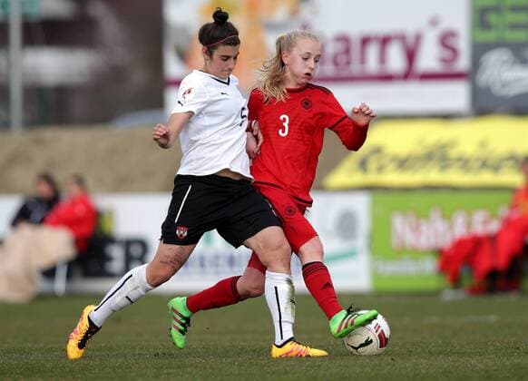 SOCCER - UEFA U17 U 17 Nationalteam EURO quali women, AUT vs GER ROHRENDORF,AUSTRIA,24.MAR.16 - WOMEN SOCCER - UEFA Women s Under-17 championship, qualification, Elite round, OEFB international match Nationalmannschaft-Länderspiel Austria vs Germany. Image shows Evelyn Kurz (AUT) and Caroline Siems (GER). GEPAxpictures xWalterxLuger
